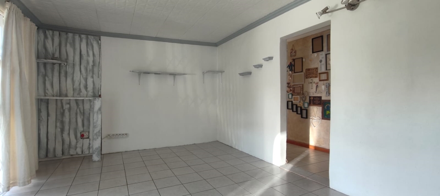 To Let 3 Bedroom Property for Rent in Overbaakens Eastern Cape